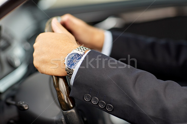 Starszy biznesmen ręce jazdy samochodu transportu Zdjęcia stock © dolgachov