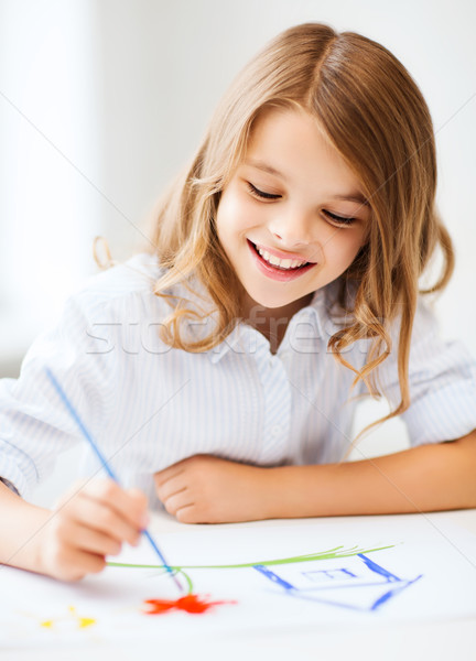商業照片: 小女孩 · 畫 · 學校 · 教育 · 藝術 · 小
