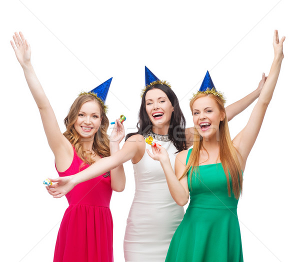Három mosolyog nők sapkák fúj szívesség Stock fotó © dolgachov