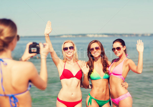 Foto d'archivio: Gruppo · sorridere · donne · spiaggia