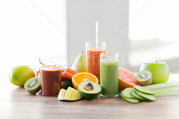 Fraîches jus verre fruits table [[stock_photo]] © dolgachov