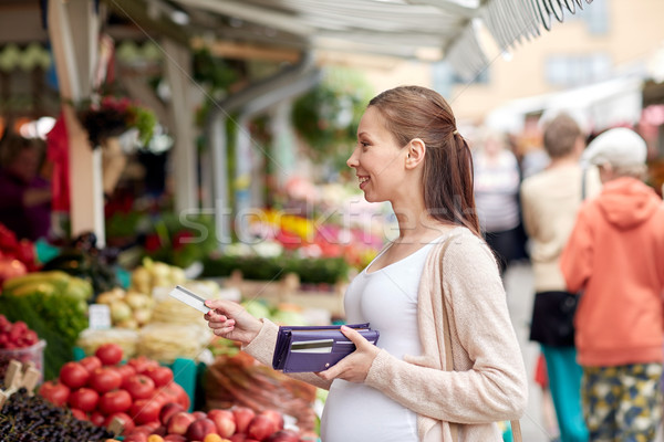 Femme enceinte carte de crédit rue marché vente Shopping [[stock_photo]] © dolgachov