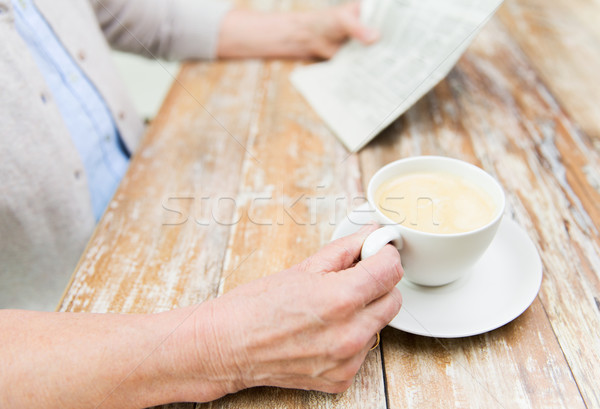 Stockfoto: Senior · vrouw · koffie · lezing · krant · home