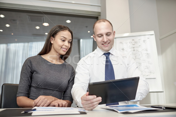 Foto stock: Sorridente · escritório · pessoas · de · negócios · tecnologia