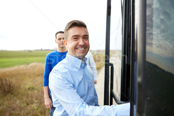 Grupy szczęśliwy mężczyzna abordaż podróży Zdjęcia stock © dolgachov