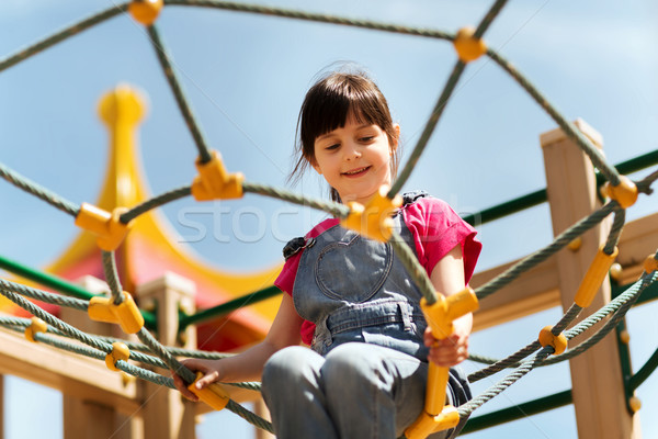Heureux petite fille escalade enfants aire de jeux été Photo stock © dolgachov