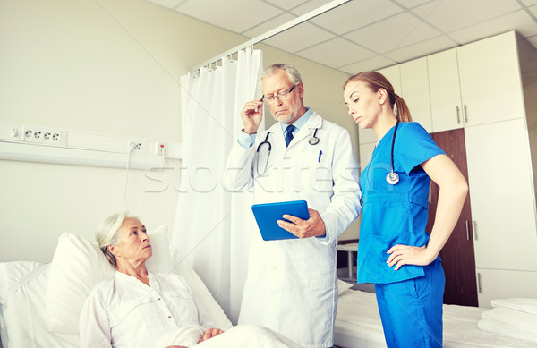 Stock fotó: Orvos · nővér · idős · nő · kórház · gyógyszer