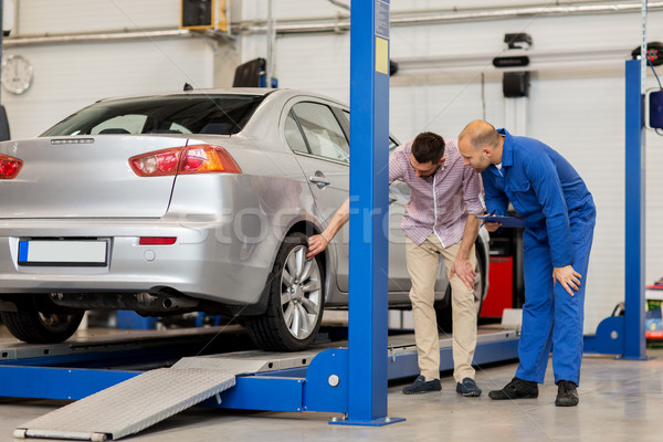 Foto stock: Mecánico · de · automóviles · portapapeles · hombre · coche · tienda · auto