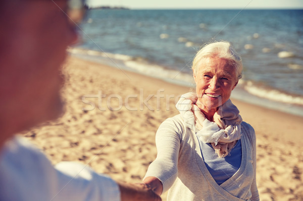 Stockfoto: Gelukkig · holding · handen · zomer · strand · familie