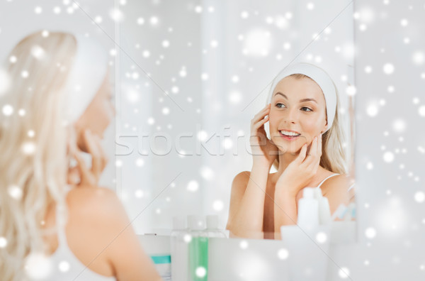 Femme toucher visage salle de bain beauté [[stock_photo]] © dolgachov