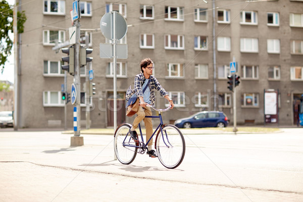 年輕 時髦 男子 袋 騎術 固定 商業照片 © dolgachov