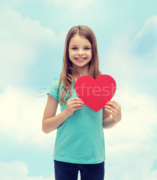 Sorridente little girl vermelho coração amor felicidade Foto stock © dolgachov