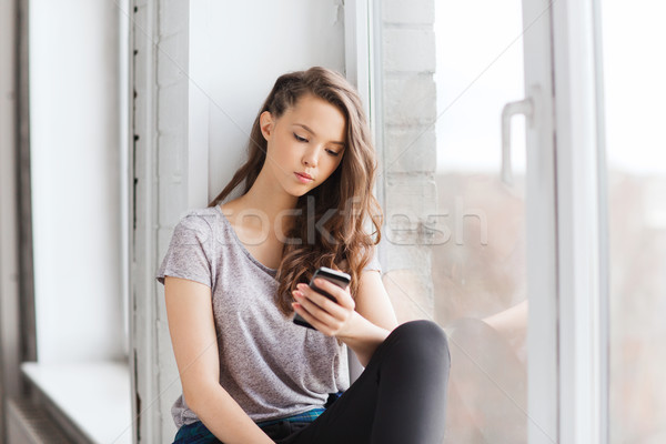 Stockfoto: Triest · mooie · tienermeisje · smartphone · mensen