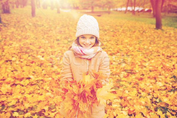 [[stock_photo]]: Souriant · petite · fille · parc · enfance · saison