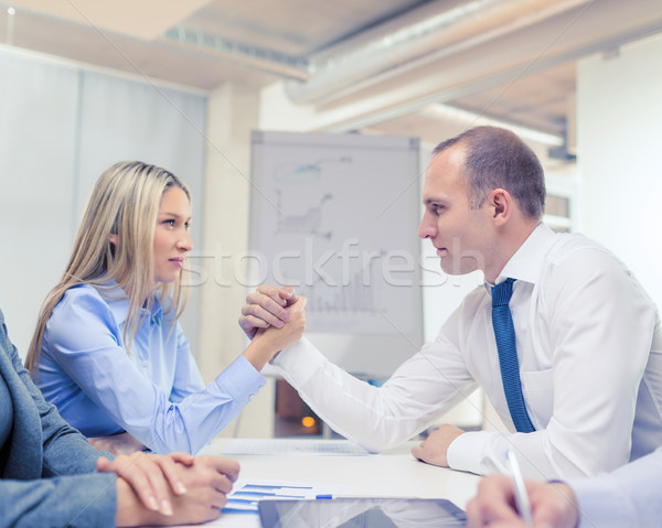 Kobieta interesu biznesmen armwrestling działalności biuro spotkanie Zdjęcia stock © dolgachov