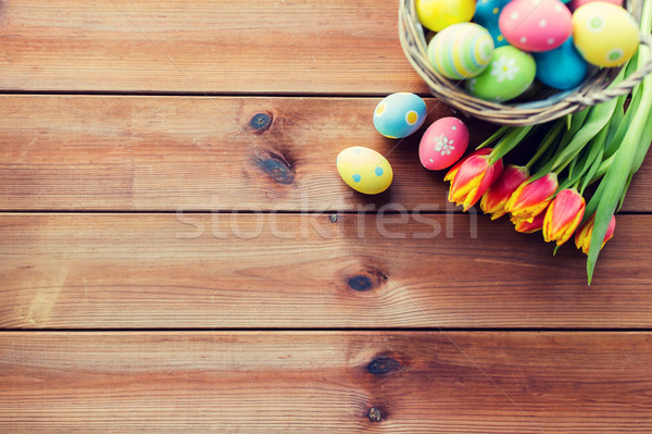 Közelkép húsvéti tojások kosár virágok húsvét ünnepek Stock fotó © dolgachov