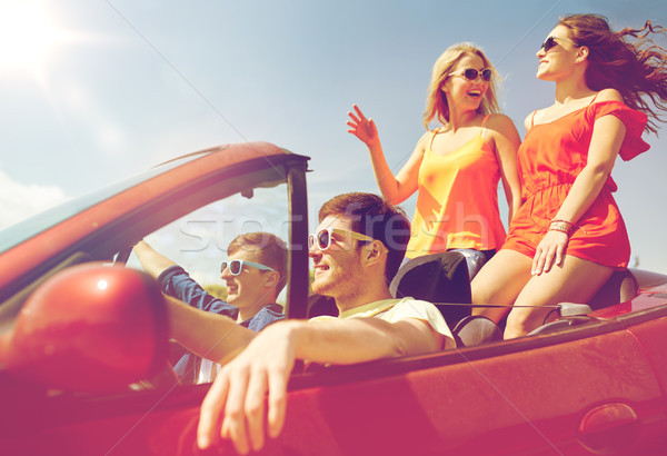 Boldog barátok vezetés cabrio autó szabadidő Stock fotó © dolgachov