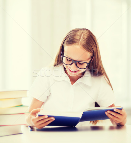 étudiant fille étudier école éducation peu [[stock_photo]] © dolgachov