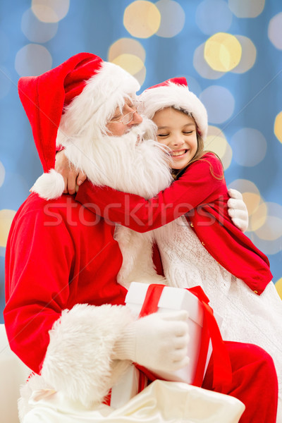 Sorridente little girl papai noel férias natal infância Foto stock © dolgachov