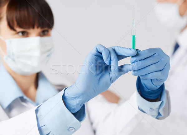 Zdjęcia stock: Lekarzy · strzykawki · opieki · zdrowotnej · medycznych · lekarza · zdrowia