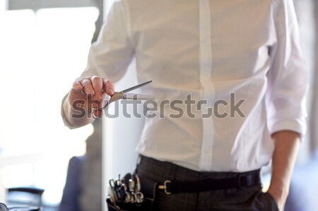關閉 男 美髮師 剪刀 燈 美女 商業照片 © dolgachov