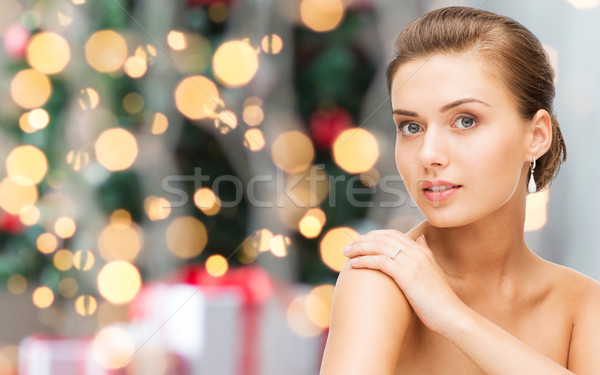 Gyönyörű nő gyémánt fülbevalók karkötő szépség luxus Stock fotó © dolgachov