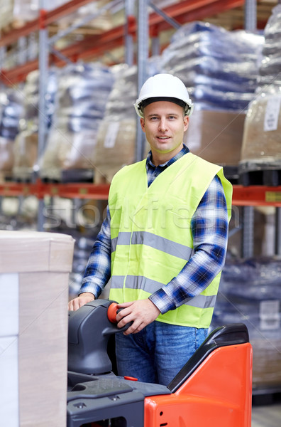 Foto stock: Homem · caixas · armazém · expedição