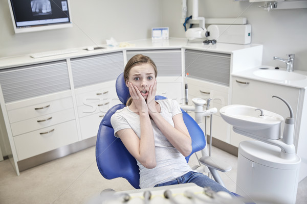 Foto stock: Assustado · assustado · paciente · menina · dental · clínica