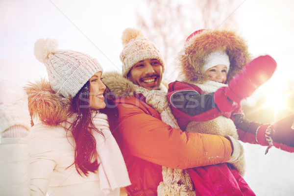 Glückliche Familie Kind Winter Kleidung Freien Elternschaft Stock foto © dolgachov