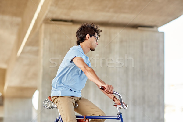 Man paardrijden vast versnelling fiets Stockfoto © dolgachov