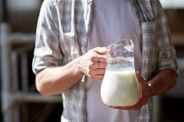 Stockfoto: Man · landbouwer · melk · zuivelfabriek · boerderij