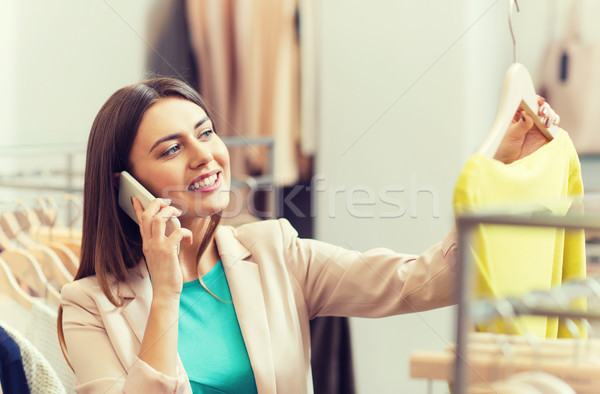 Stockfoto: Vrouw · roepen · smartphone · kleding · store · verkoop