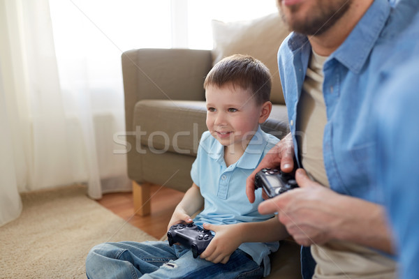 [[stock_photo]]: Père · en · fils · jouer · jeu · vidéo · maison · famille · paternité
