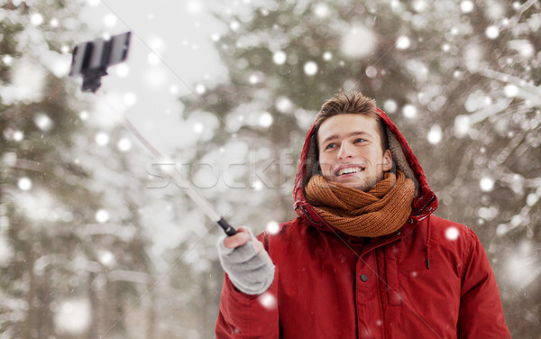 Stockfoto: Gelukkig · man · smartphone · winter · mensen