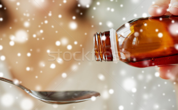 Kobieta lek butelki łyżka opieki zdrowotnej Zdjęcia stock © dolgachov