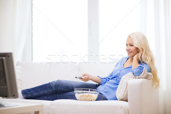 Jeune fille popcorn regarder film maison alimentaire [[stock_photo]] © dolgachov