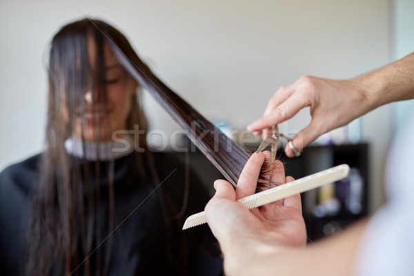 Boldog nő stylist vág fodrászat szépség Stock fotó © dolgachov