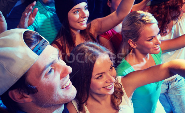 Foto stock: Sonriendo · amigos · concierto · club · fiesta · vacaciones