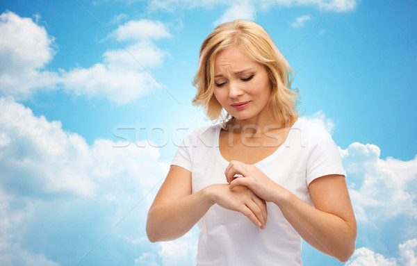 Boldogtalan nő szenvedés kéz hüvelyk emberek Stock fotó © dolgachov