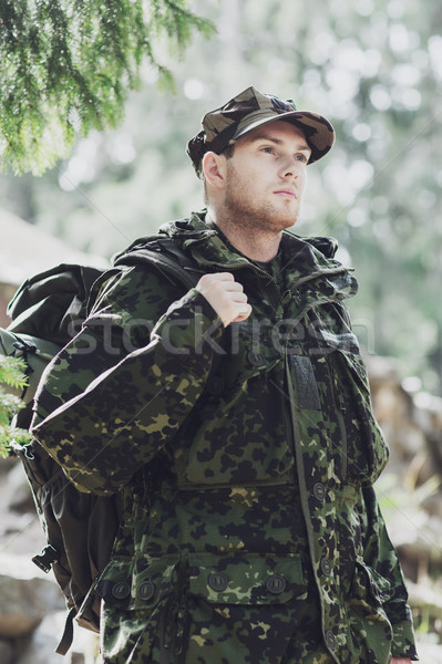 Fiatal katona hátizsák erdő háború kirándulás Stock fotó © dolgachov