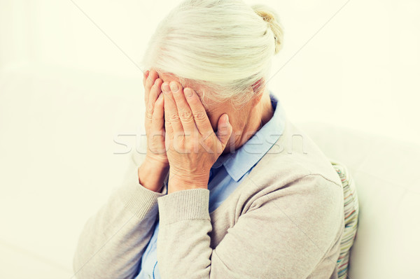Senior vrouw lijden hoofdpijn verdriet gezondheidszorg Stockfoto © dolgachov