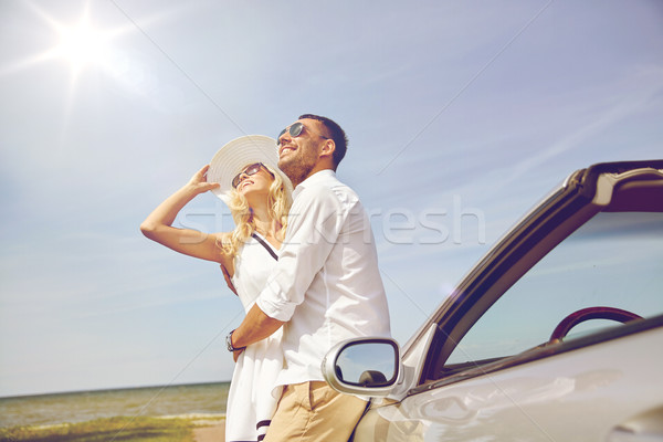 Boldog pár ölel cabrio autó tenger Stock fotó © dolgachov