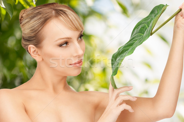 Kobieta zielony liść zdjęcie szczęśliwy charakter zdrowia Zdjęcia stock © dolgachov