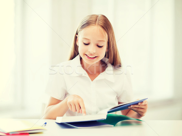 [[stock_photo]]: étudiant · fille · étudier · école · éducation · peu