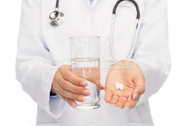 Közelkép orvos felajánlás tabletták víz egészségügy Stock fotó © dolgachov