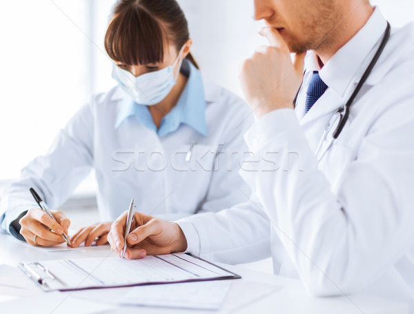 Foto stock: Médico · enfermera · escrito · prescripción · papel · Foto