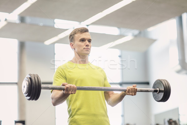 Człowiek wykonywania sztanga siłowni sportu fitness Zdjęcia stock © dolgachov