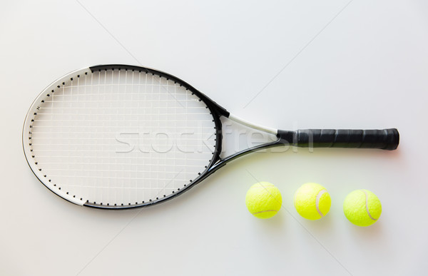 Közelkép teniszütő golyók sport fitnessz egészséges életmód Stock fotó © dolgachov