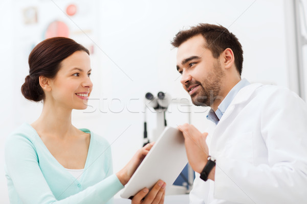Optician pacient ochi clinică Imagine de stoc © dolgachov
