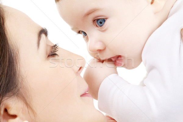 快樂 母親 播放 嬰兒 男孩 圖片 商業照片 © dolgachov